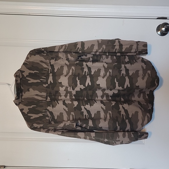 Universal Thread Camo  Camden Shirt size large - Picture 2 of 4
